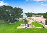 Hill Country views, beautiful sunsets, private, and natural wildlife.