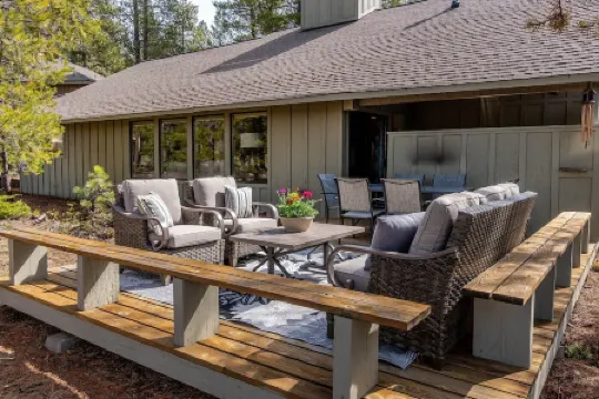 Newly Renovated & Listed! Across from SHARC & Walk to Village! 10 SHARC PASSES