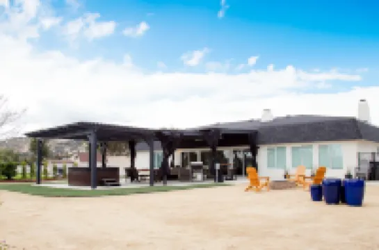 Rainbow Canyon Retreat:  Hot Tub, Fire Pit, Games Room - Sleeps 16+ 彩虹酒店