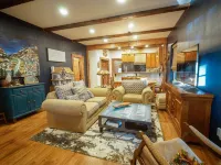 Cozy 3-Bedroom Grand Chalet in Delta, Colorado Hotels in Delta