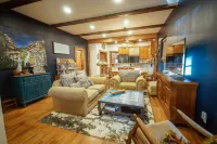 Cozy 3-Bedroom Grand Chalet in Delta, Colorado