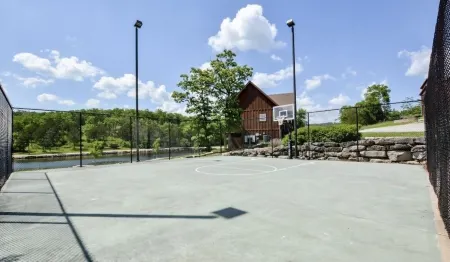 Fall is Here! Come Stay with us!Two Master King Suites.  Gated Golf Community.