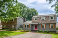 "Lakeshore Landing"- Next to Lake Norman, Pool, Game Room, Pickleball, Putt Putt Hotels in 