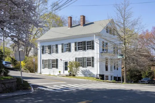 Delightful Downtown Mystic Studio!
