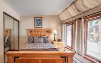 Beautiful Condo - Riverfront-Slopeside-Walk to Resort-On Bus Route