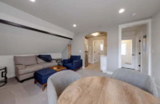 Cozy, upstairs, fully remodeled 1-bedroom apartment. With AC and WiFi