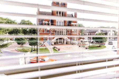 WILLIAM FORREST SUITE                                    Newly renovated suite!