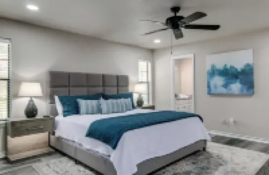 Large House with a Living Room and Game Room; Sleeps 10