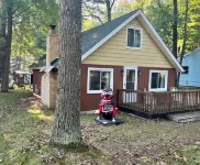 Only a short walk to the lake! Or a Short ride to the trails! Hotel a Richfield Township