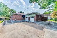 Spacious | Quiet | 1 bedroom duplex w free parking! Hotels near CVS