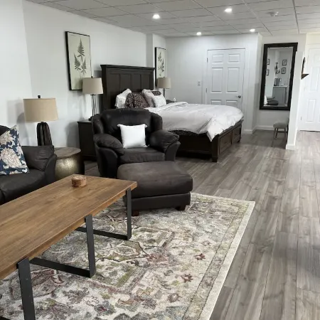 Unique downtown stay in historical building just minutes to Luray Caverns