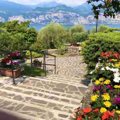 Casa di Alessia THE new vacation apartment with dream view over Malcesine incl. pool Hotel Exterior