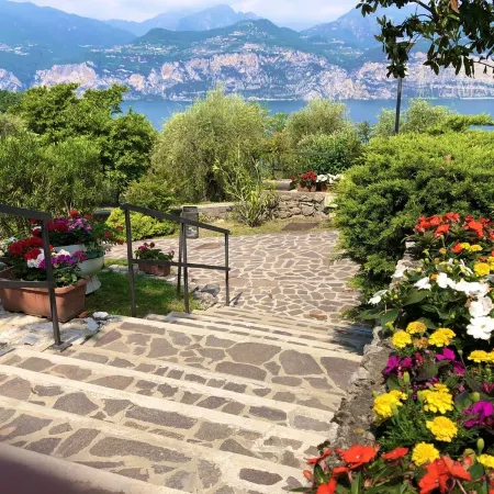 Casa di Alessia THE new vacation apartment with dream view over Malcesine incl. pool