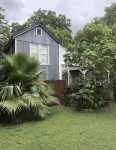 PET FRIENDLY MAIN STREET LOFT, WALKING DISTANTANCE TO OLD TOWN TOMBALL Hotels near Tomball Parkway Plaza