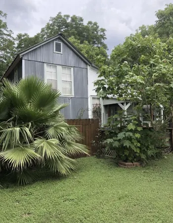 PET FRIENDLY MAIN STREET LOFT, WALKING DISTANTANCE TO OLD TOWN TOMBALL