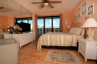 Beach Penthouse: Ocean Views from every room  Tropical Excellence