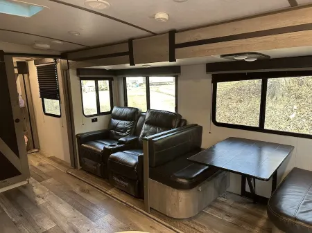 Experience Glamping in style. private Hot tub spa! Private lake -Pet Friendly