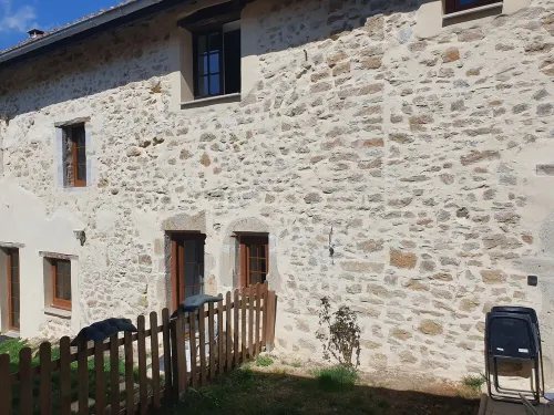Fully-equipped accommodation in a quiet village near Ambérieu-en-Bugey