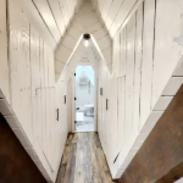 LUXURY A- FRAME CABIN LAKE VIEW