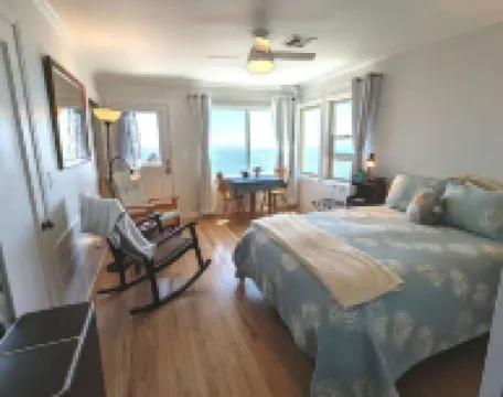Sparkling Clean, Private & Quiet! Amazing Ocean Views [4]