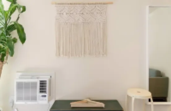 Convenient Studio w/ Queen bed - Prime Location in Little Italy!