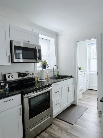 Modern 1 BR apt | Close to everything | Whitesboro Отели в г. Oneida County