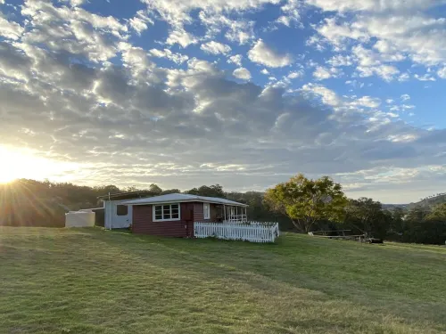Darlington Grove Farm Stay in a Renovated Dairy Lots of Animals and River Access Hotel a Beaudesert
