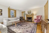 NEW Robert Manning Place•Historic 1824 Salem Home with Parking•Walk to Downtown