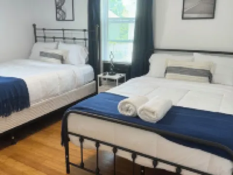 Charming Townhouse 12 minutes to Boston Hotels in Watertown