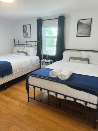 Charming Townhouse 12 minutes to Boston Отели рядом с достопримечательностью «Watertown Dam»