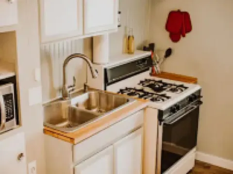 Vintage shotgun home with modern updates Hoteles en Dillon