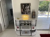 Clean and modern 2BR/2Bath Jacuzzi home, beautiful Patio, minutes from the beach