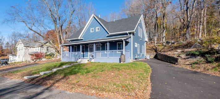 Beautiful Renovated Townhome w/parking Hotels in Worcester County