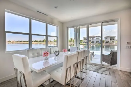 Lakefront Luxury-Tiffany Villa / House w/ Private Pool & Spa