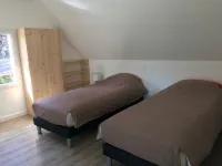 Maison en pierre, au calme, terrasse en pelouse avec vue Các khách sạn ở Cantal