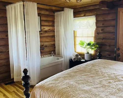 Log Cabin Haus in Amish Country Shipshewana, Indiana Hotels in LaGrange County