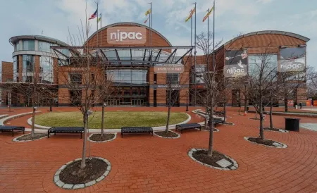 Modern Comfort 1BR- 30 Minutes to Manhattan Отели рядом с достопримечательностью «Университет Ратджерс»