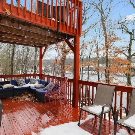 LAKE FRONT HOME in SAW CREEK, BUSHKILL