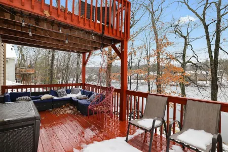 LAKE FRONT HOME in SAW CREEK, BUSHKILL