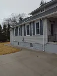 Large 3-bedroom house in charming Bay City with WiFi, AC. Enjoyable getaway