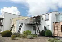 Modern home with spectacular sea / estuary and mountain views โรงแรมใน