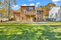 Sleep 20 -Dream Home in Stone Mountain Отели рядом с достопримечательностью «Уэсли Чапел Кроссинг»