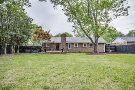 Moss Oak Modern Retreat - completely renovated modern home in Greenville area