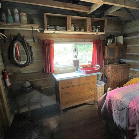 Stagecoach Cabin - Antique Western Charm