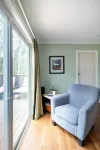 Haven in the trees, minutes from hiking trails