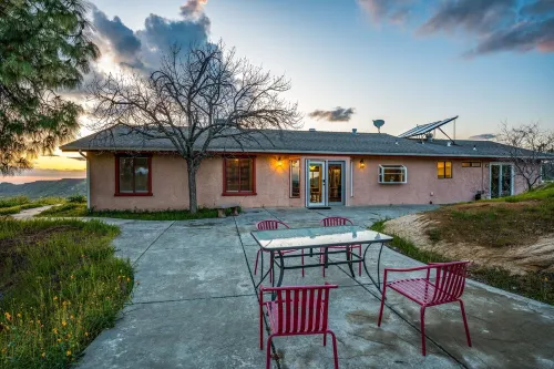 Secluded Beautiful Mountainside Getaway with a Pool & Views