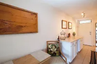 Ocean view studio 1k ft from water! Good WIFI! Kid-friendly beach with turtles!