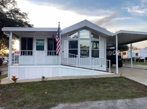 Secured Community w/ 3 pools, Golf. Lakes all around. 30 min from theme parks.