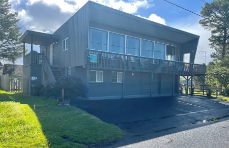 Charming Private Home - Walk to DT and the Beach!