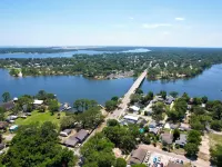 Renovated 1970’s retro camper on Bayou Grande in Pensacola with walking trail. Hotels in Warrington